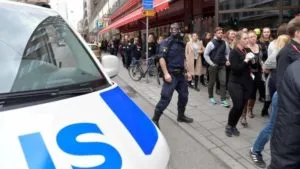 Теракт в Стокгольме: грузовик врезался в толпу людей 6 9469104e f0ab 4863 8cdd 6fdf9f169c9f новости грузовик, Стокгольм, теракт, Швеция