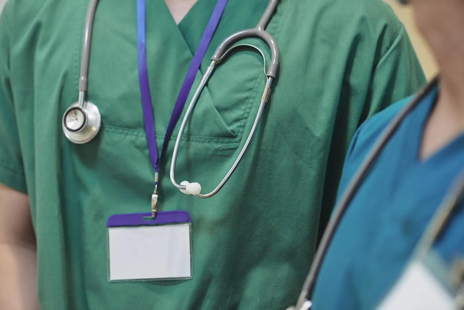 Глава Минздрава призвала не паниковать из-за инфицирования докторов 2 doctor wearing badge 27TUWP3 Covid-19 Covid-19