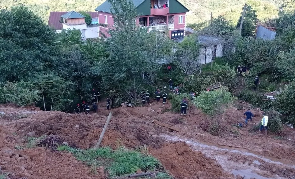 В Аджарии продолжаются поиски попавших под оползень 1 120554044 2413457928958425 2517579515708074698 o новости Аджария, Кведа Джочо, оползень, Хелвачаури