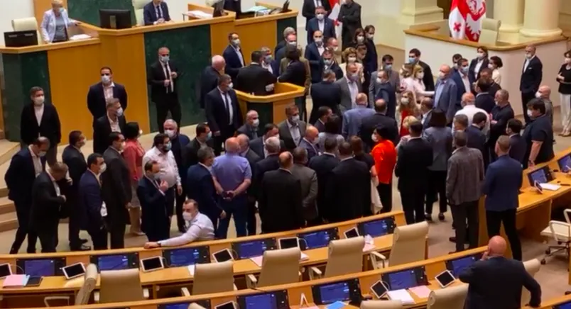 Оппозиционные депутаты прервали выступление министра ВД в парламенте 22 Screenshot 2021 07 18 at 14.17.47 Лексо Лашкарава Лексо Лашкарава
