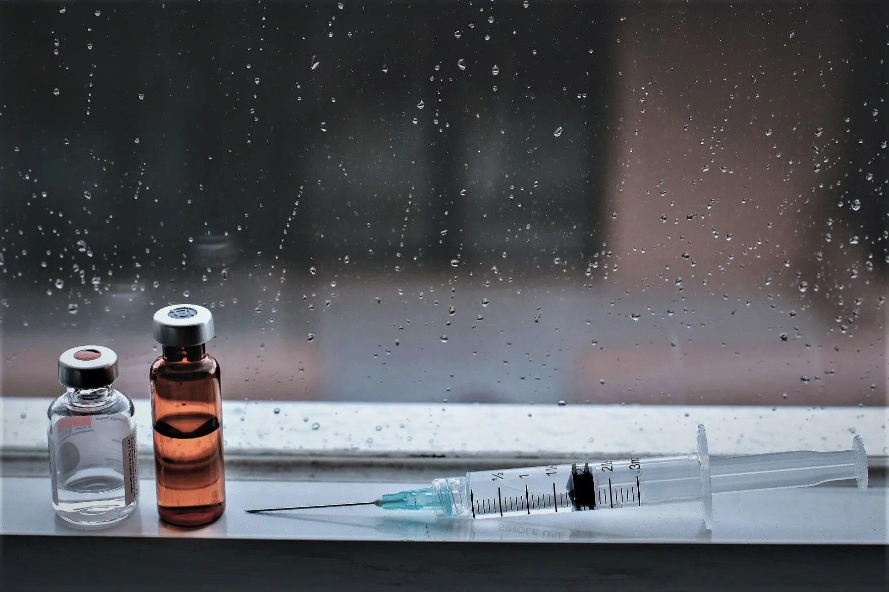 used vaccine bottles and syringe F64D4TF2 Спутник V Спутник V