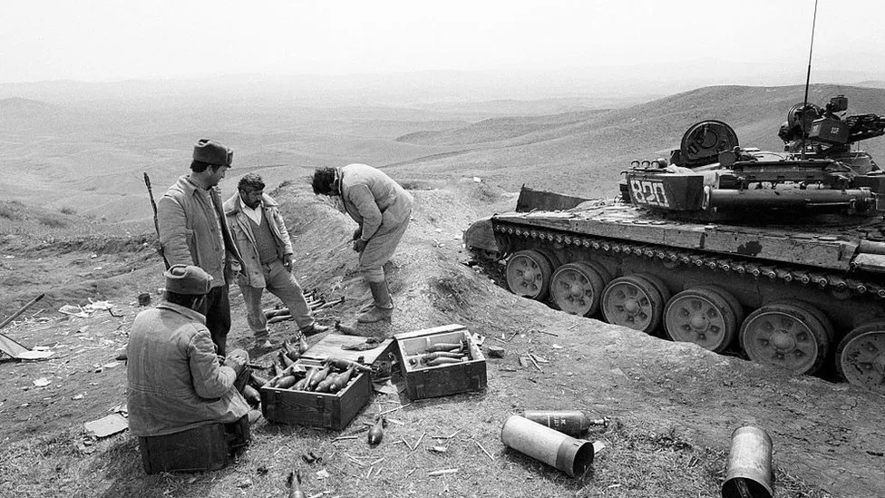 Вернуть живым или мертвым. Как Азербайджан и Армения пытаются найти своих солдат, пропавших в первой Карабахской войне 2 Армянские солдаты во время перемирия