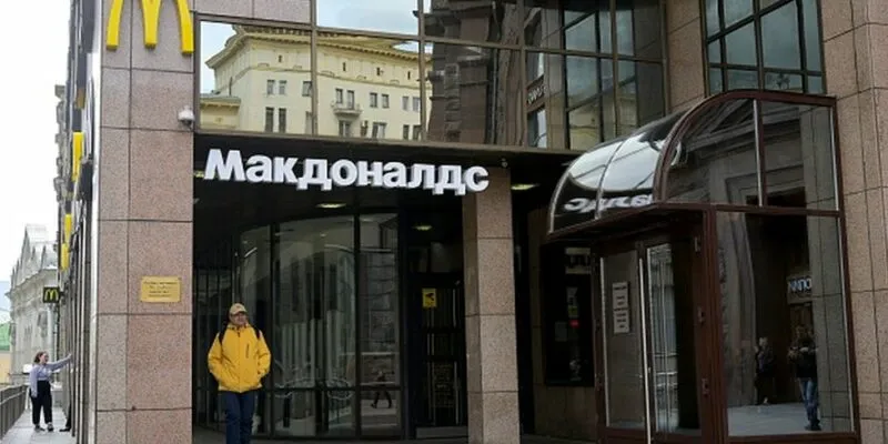 Россия без McDonalds, Gett, зато - с очередным антирекордом. Главные экономические новости за день. 1 124777580 gettyimages 1240707573 594x594 1 BBC News Русская служба Gett, McDonald's, война в Украине, санкции