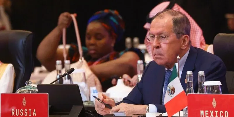 Лавров досрочно покидает саммит G20 на Бали. Главы МИДов "семерки" отказались с ним фотографироваться 1 125828752 lavr epa Новости BBC G20, Россия, Сергей Лавров