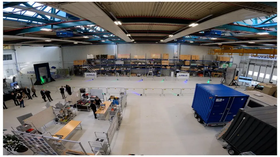 Проект Solaris: в ЕС и Британии изучают перспективы добычи электроэнергии прямо из космоса 4 Зал, где проходил опыт