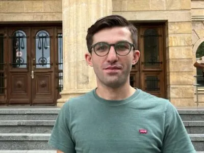Объект апельсиновой атаки грузинского депутата оштрафован за провокацию нападения 2 aleksandre samkharadze. 9.10.2024 1024x683 1 Виктор Джапаридзе Виктор Джапаридзе