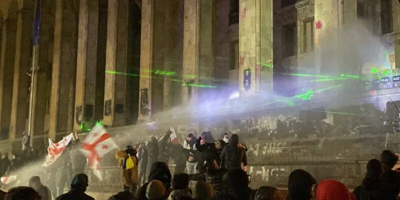 akcia222 e1733302685774 новости АМЮГ, камит, разгон акции протеста в Тбилиси, расследование ВВС, Тамар Ониани, химическое вещество