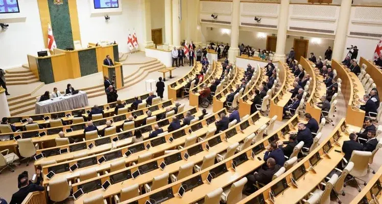 Парламент окончательно одобрил проект нового «Избирательного кодекса» 1 parlament e1738864676270 новости выборы, Избирательный кодекс, парламент Грузии, поправки