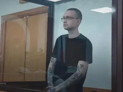 Анархисту Алексею Рожкову дали 16 лет за поджог военкомата. Он сбежал в Бишкек, но его поймали и вернули в Россию 2 7f7dc840 34b5 11f0 ba9a d554f62278e4.jpg Новости BBC Новости BBC