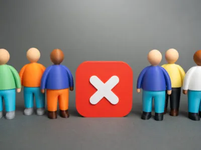 a group of people and a sign of disagreement refu 2025 10 28 17 45 59 utc политика политика