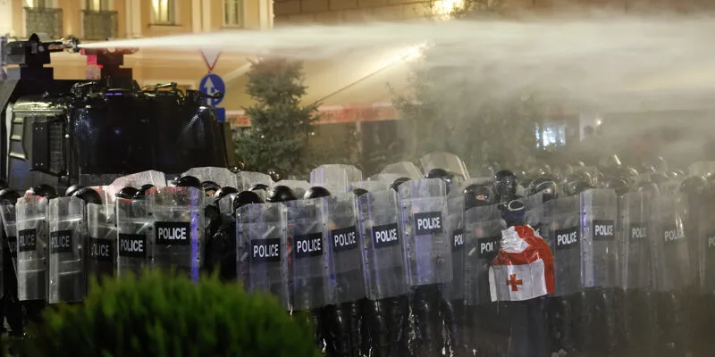 СГБ: для сдерживания толпы применялось вещество хлорбензилиденмалонитрил 1 akcia tbilisi 4 oktiabria новости камит, Министерство внутренних дел Грузии, Служба государственной безопасности Грузии, хлорбензилиденмалонитрил