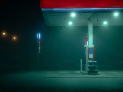 Нефть и санкции: что будет с российским топливом в Грузии 1 empty gas pump during a foggy night with glowing l 2025 02 02 23 38 32 utc 1 статьи статьи