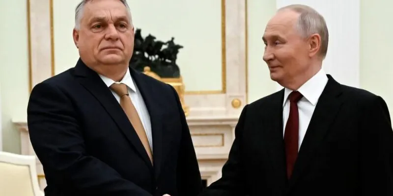 Орбан снова приехал в Москву назло партнерам по ЕС. Атмосфера встречи с Путиным оказалось прохладной 1 5052d600 cc63 11f0 a709 e1cdbb15a6d6.jpg Новости BBC Виктоор Орбан