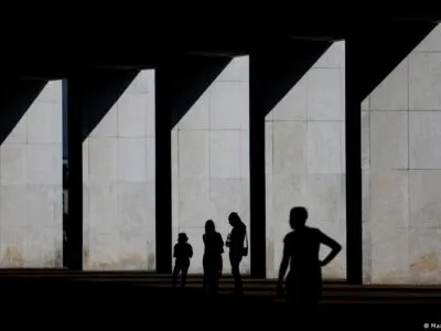 Опрос: 64% россиян хотят заключения "компромиссного мирного договора" с Украиной 4 66040442 403.jpeg Deutsche Welle мирный договор