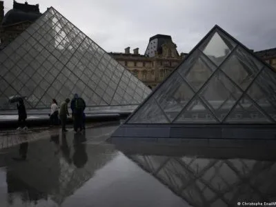 74547567 403.jpg Deutsche Welle дело Лувра