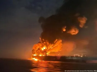 СМИ: Танкеры "теневого флота" РФ загорелись в результате атаки СБУ 3 74949850 403.jpg Deutsche Welle теневого, теневой флот России