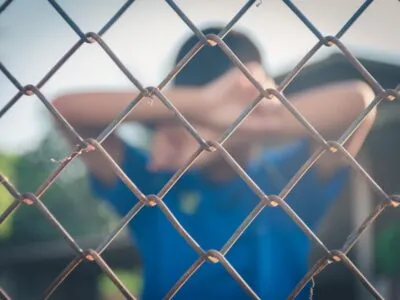 Реабилитация или изоляция: как власти Грузии решили бороться с детской преступностью 2 asian kid boy crying behind a metal chain wire mes 2024 12 05 16 55 13 utc статьи статьи