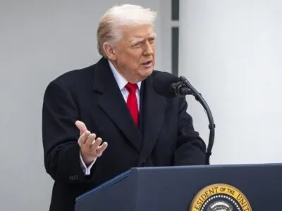 Суд в штате Джорджия снял с Трампа обвинения во вмешательстве в президентские выборы 2020 года 3 ce7469f0 cae6 11f0 8c06 f5d460985095.jpg Новости BBC Дональд Трамп