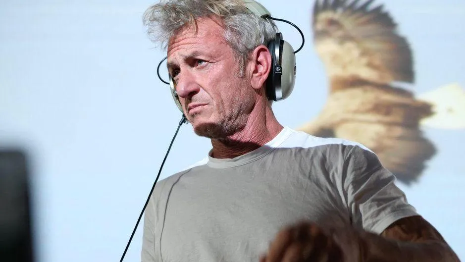 Шон Пенн за 1 доллар снялся в украинском фильме о войне. Что это за фильм? 1 f4a70280 c565 11f0 ac47 e3b40c46275e.jpg Новости BBC Шон Пенн