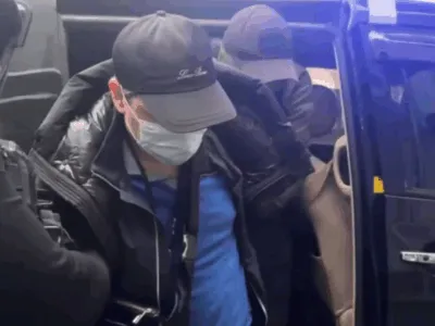 Подозреваемого в покушении на "вора в законе" во время похорон доставили в Сухуми 4 screenshot 2025 11 16 002847 новости новости