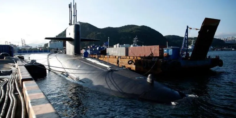 США помогут Южной Корее построить атомные подводные лодки. Что это может значить для региона? 1 3f489ba0 d213 11f0 bd15 e5c6de83b2f6 2.jpg 2 Новости BBC подводная лодка.