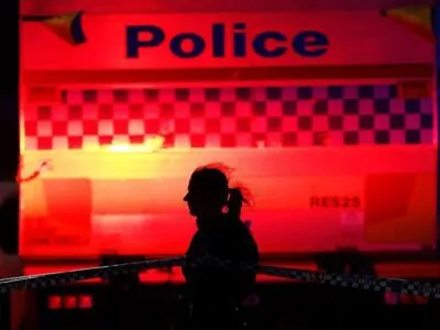 Стрельба на пляже Бонди-бич в Австралии: убиты 11 человек и нападавший. В этот момент там отмечали Хануку 2 5373d760 d8e0 11f0 b984 9fd1b9193e69 3.jpg 3 Новости BBC Бонди-бич