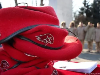 Кто милитаризирует украинских детей в оккупированной РФ Донецкой области 4 66353417 403.jpg Deutsche Welle дети