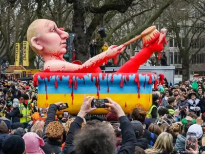 В России отложен суд над немецким скульптором из-за фигур Путина 7 68160068 403 1.jpg 1 Deutsche Welle скульптор