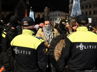 В Амстердаме - задержания в ходе протестов против выступления кантора ЦАХАЛ 7 70774164 403.jpg Deutsche Welle ЦАХАЛ