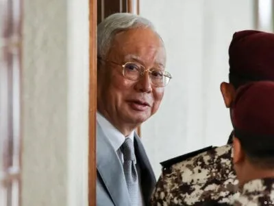 Экс-премьер Малайзии получил 15 лет за отмывание денег 2 75307962 403.jpg Deutsche Welle малайзия