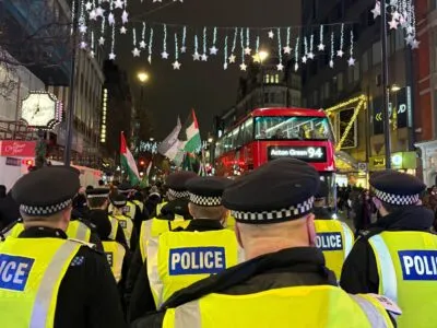 В Британии будут арестовывать за лозунг «Глобализировать интифаду» 4 90d62380 db68 11f0 b1a4 5dc5d1c6f4ef.jpg Новости BBC Британия