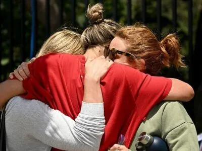 «Ребенок, который приносил свет»: что известно об убитых на пляже в Сиднее во время Хануки 7 b390b260 d9c3 11f0 bc18 39840aa0c067 1.jpg 1 Новости BBC стрельба в Сиднее