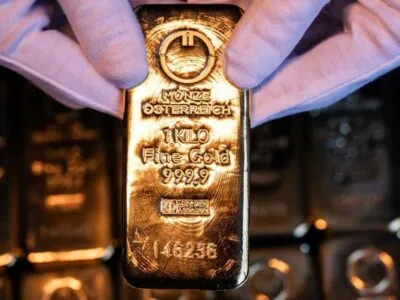 Цены на золото и серебро взлетели на рекордную высоту: инвесторы ищут спасения от нестабильности в мировой экономике 3 b4e710a0 df13 11f0 8db4 97f4d263443d.jpg Новости BBC золото, серебро