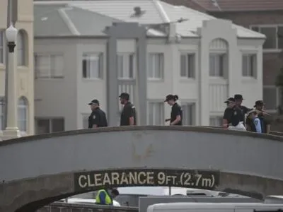 Стрельба на пляже в Сиднее во время празднования Хануки: что известно о подозреваемых отце и сыне? 2 e55ae750 d9c5 11f0 a8dc 93c15fe68710.jpg Новости BBC стрельба в Сиднее