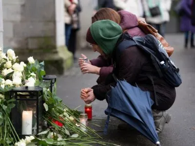 Арестован владелец бара в Швейцарии, где погибли 40 человек 7 5f73a5a0 ed70 11f0 88e7 5d06f9172e94.jpg Новости BBC Швейцария