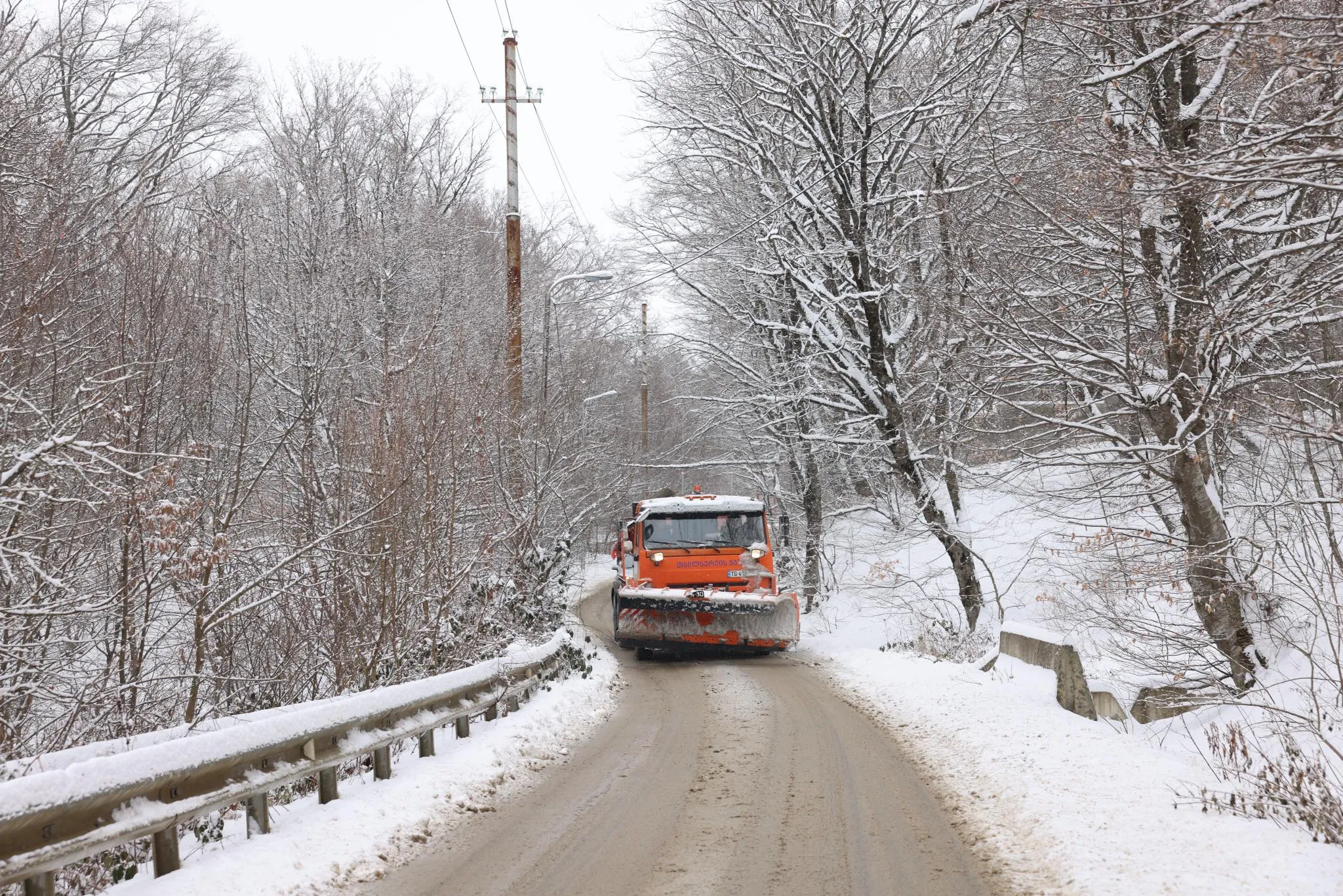 616607726 1308450031327441 8230743899301803876 n новости Каха Каладзе, мэрия Тбилиси, очистка дорог, снегопад