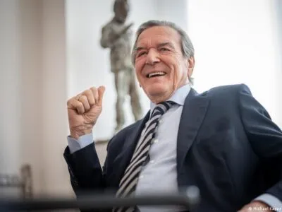 Экс-канцлер Шрёдер: Германии нужно перестать "демонизировать" Россию 2 68760094 403.jpg Deutsche Welle Герхард Шредер