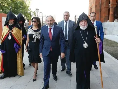 nikol pashinyan and karekin ii новости OC Media, Гарегин II, Пашинян-Гарегин Второй