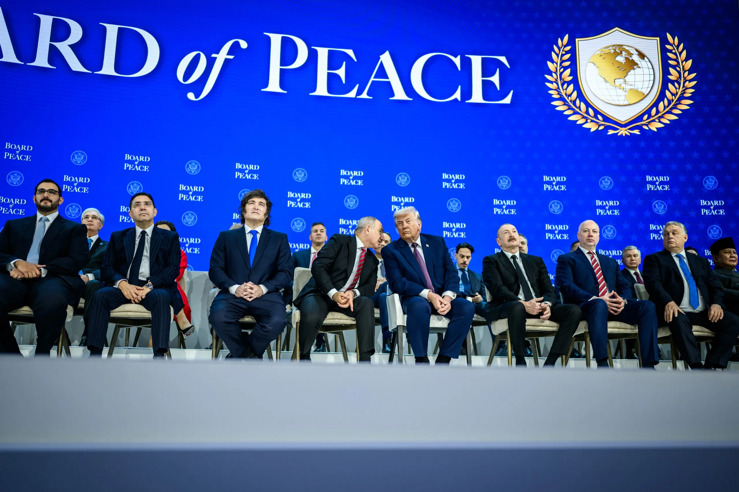 p20260122dt 0858 president donald trump participates in the board of peace charter announcement and signing ceremony политика featured, Азербайджан, Армения, Грузия-Россия, Грузия-США, Давос, Дональд Трамп, Ильхам Алиев, Никол Пашинян, Совет мира, Южный Кавказ