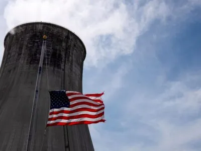 Трамп вывел США из гонки за лидерство в энергетике будущего. Сможет ли Америка когда-нибудь догнать Китай и Индию? 2 1e0206e0 0cd6 11f1 b054 335fa224f76a.jpg Новости BBC Дональд Трамп