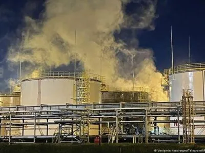 После атаки дронов ВСУ в Краснодарском крае загорелся НПЗ 6 65525202 403.jpg Deutsche Welle атака дронов