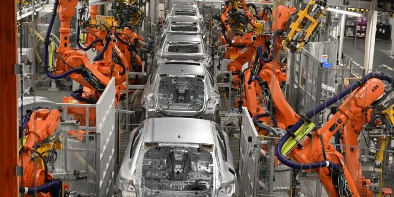 BMW отзывает 330 тысяч автомобилей из-за угрозы возгорания 1 75906609 403.jpg Deutsche Welle BMW