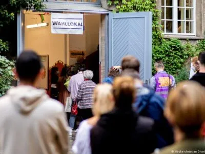 76053378 403.jpg Deutsche Welle демократия