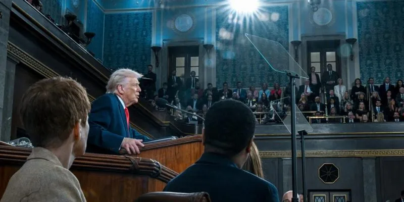 Трамп обратился к нации с ежегодной речью о положении дел в США 1 76111764 403.jpg Deutsche Welle Дональд Трамп