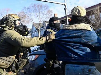 «Он стучал в двери и плакал». Очевидцы рассказывают об атмосфере страха в Миннесоте, где агенты ICE выслеживают мигрантов 8 b2189570 0672 11f1 a360 89dc08e51674.jpg Новости BBC ICE