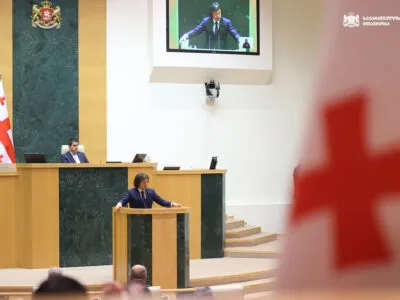 kobaxidze v parlamente новости Glovo, Wolt, новые регуляции в Грузии, премьер Грузии, рынок труда в Грузии, трудовые мигранты