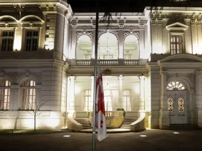 25 февраля в Грузии — День советской оккупации 4 prezidentskii dvirec atoneli новости День советской оккупации, флаг Грузии