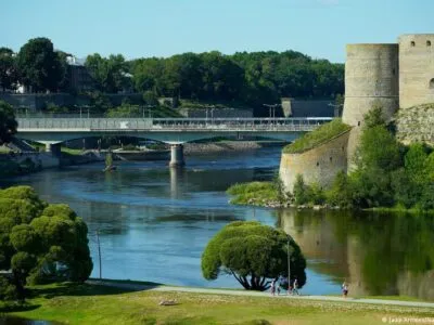 Нарва на грани: опасаются ли там вторжения РФ? Репортаж DW 2 70044575 403.jpg Deutsche Welle Нарва, Эстония