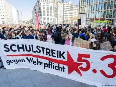 76242531 403.jpg Deutsche Welle оскорбление Мерца, уголовное дело, Фридрих Мерц, школьник в Германии