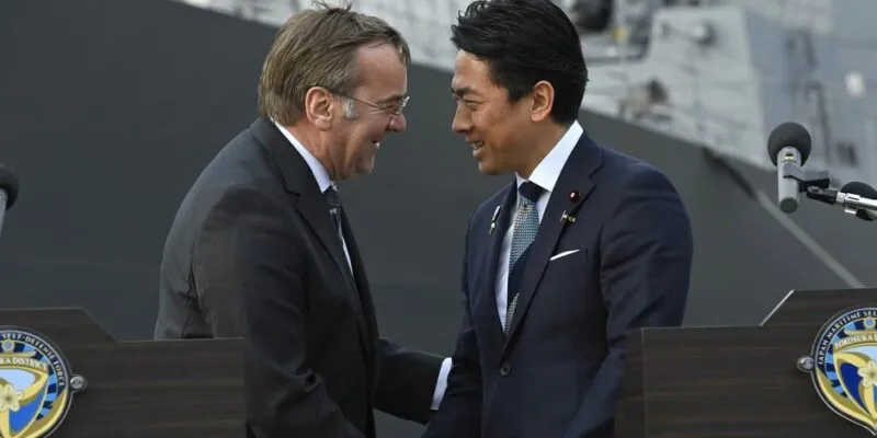 Министр обороны ФРГ выступил против ослабления санкций в отношении РФ 1 76472967 403.jpg Deutsche Welle антироссийские санкции, Минобороны ФРГ